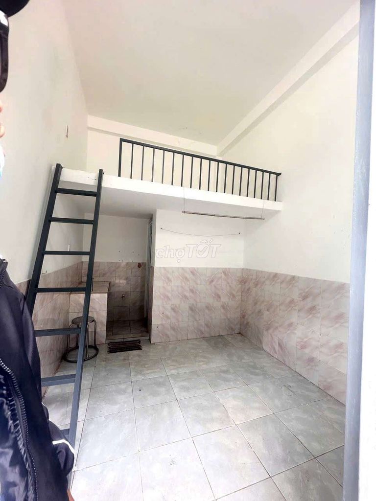 2 X in the living room has a refrigerator right here, cvpm, photo arrest.