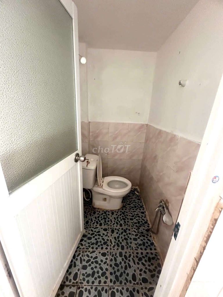 2 X in the living room has a refrigerator right here, cvpm, photo arrest.