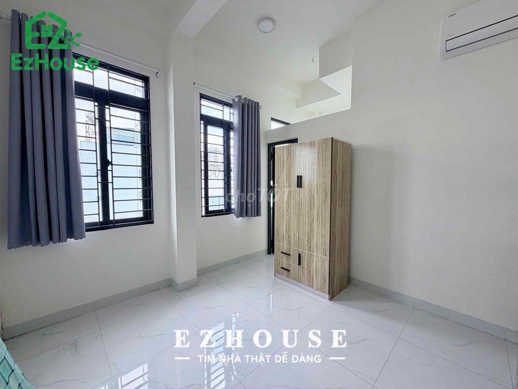 Tell Zhang of Studio Full Seven at the end of Nguyễn Thái Sơn.