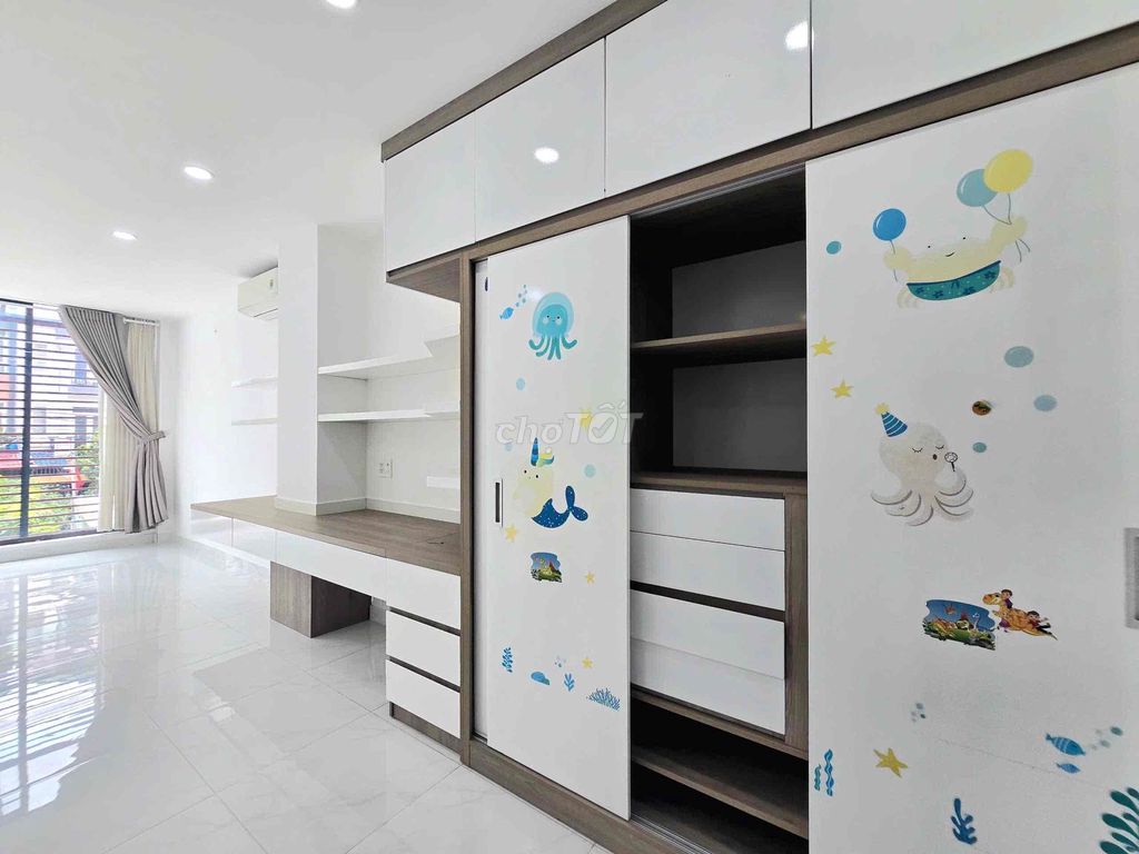 The balcony suite is 35 m2 full new furniture at the center of Gò Vấp.