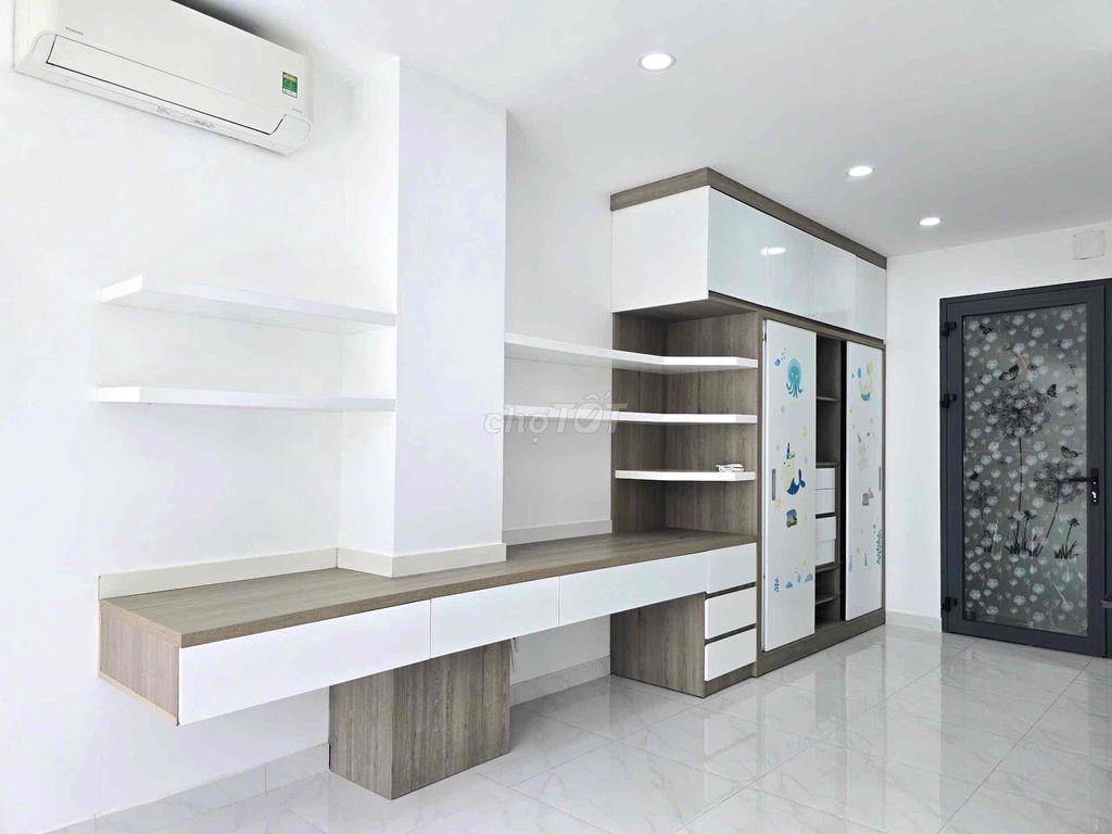 The balcony suite is 35 m2 full new furniture at the center of Gò Vấp.