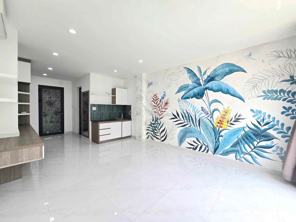 The balcony suite is 35 m2 full new furniture at the center of Gò Vấp.