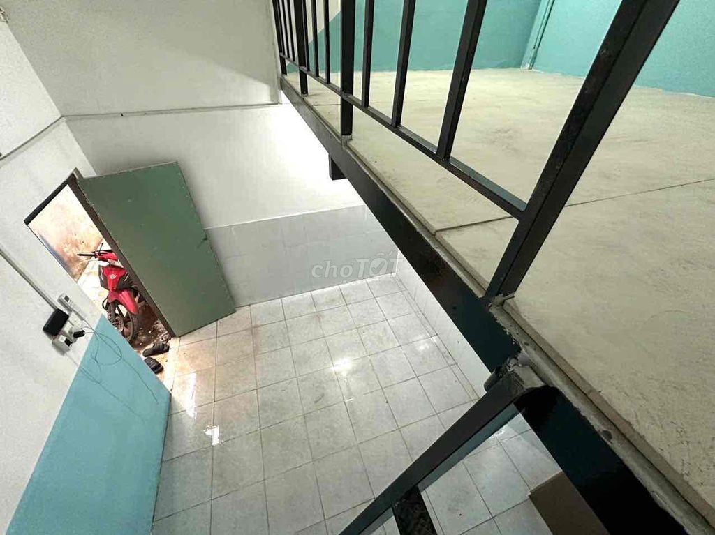 The high-priced cryo room across the parking lot near huflit cvpm