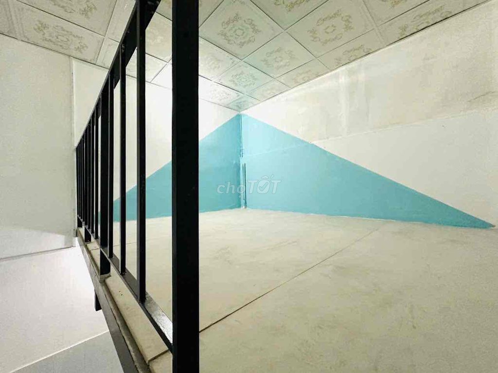 The high-priced cryo room across the parking lot near huflit cvpm