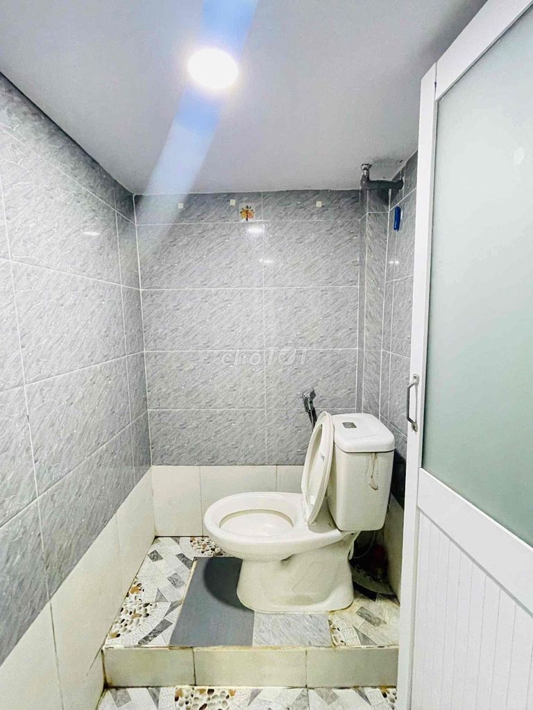 The high-priced cryo room across the parking lot near huflit cvpm