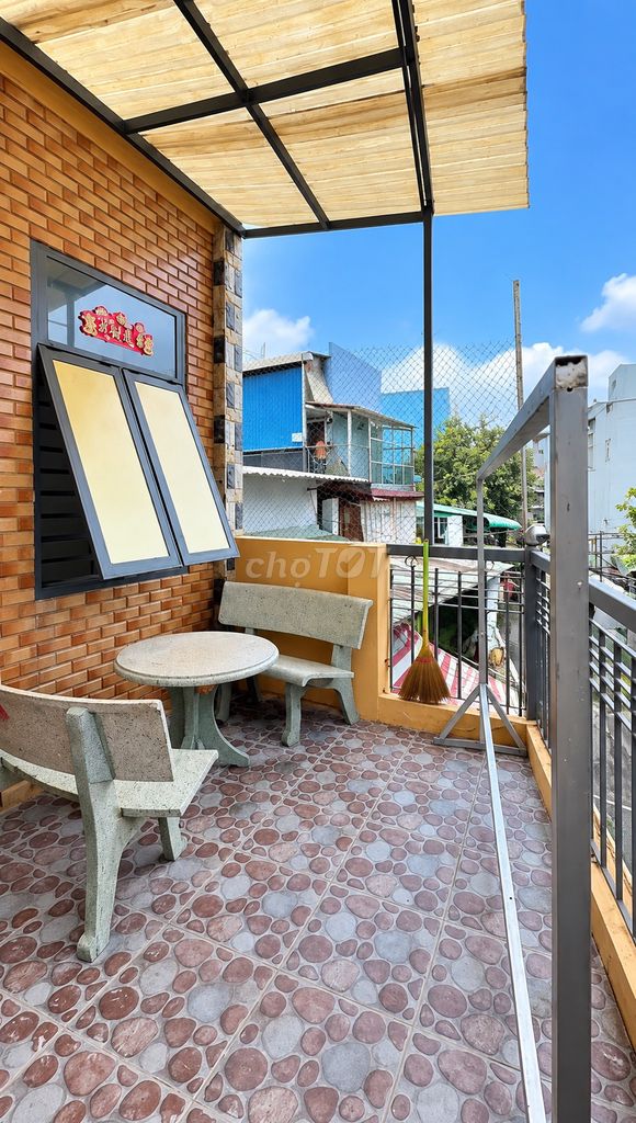 Hotel 30 M2-- 1st floor-- there's a balcony in Tên Lửa.