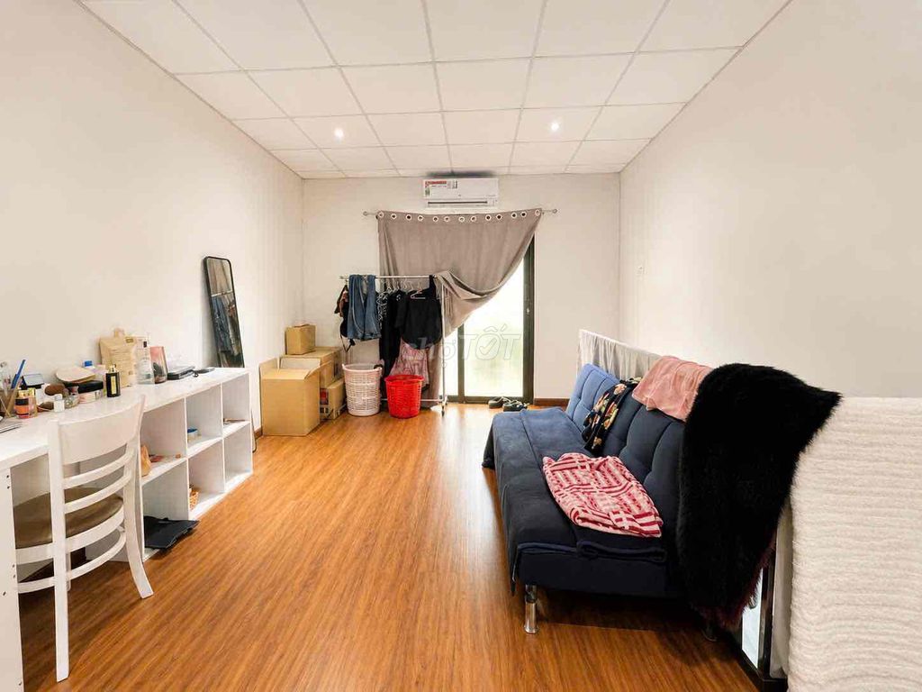 110,000 a floor can be a small office