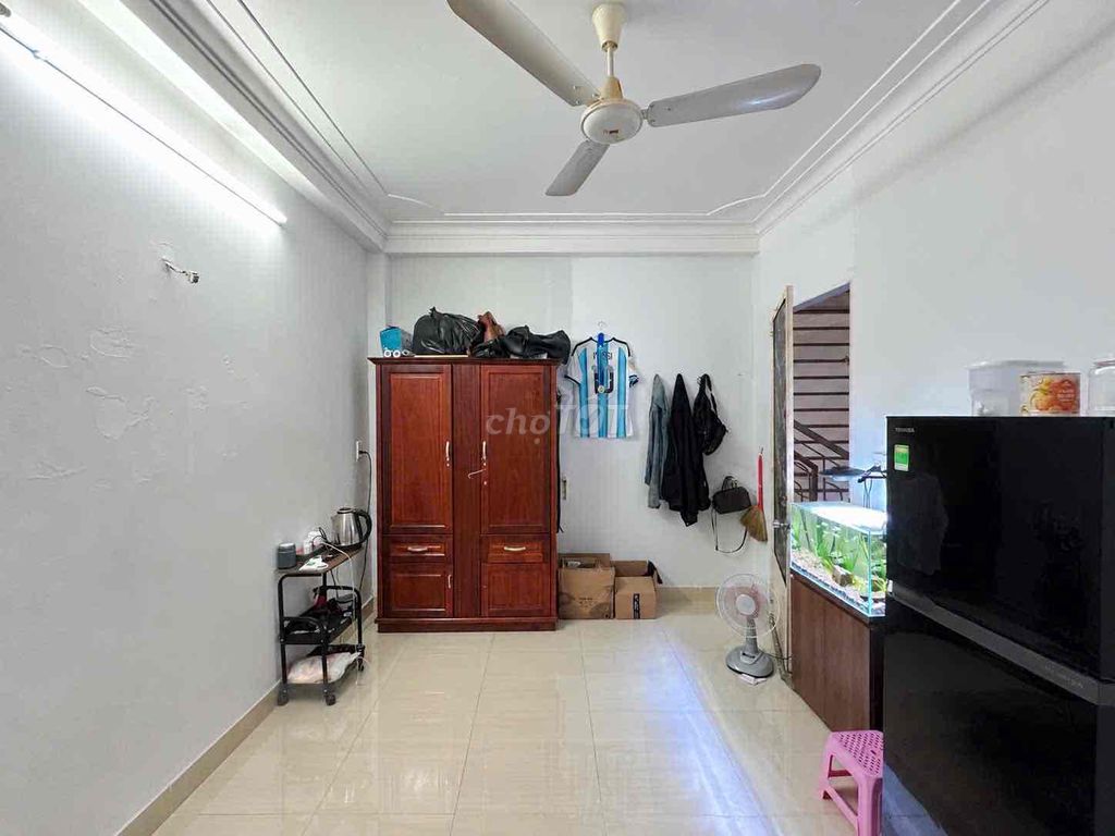 Rent a whole floor in the original house, free time.