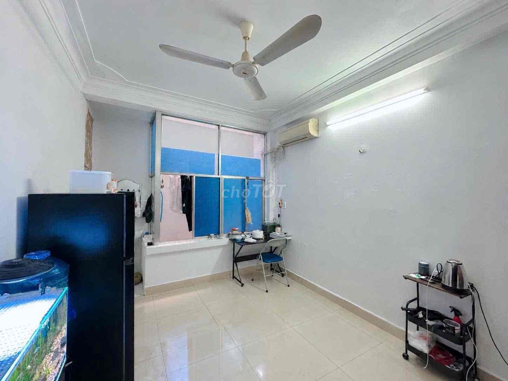 Rent a whole floor in the original house, free time.