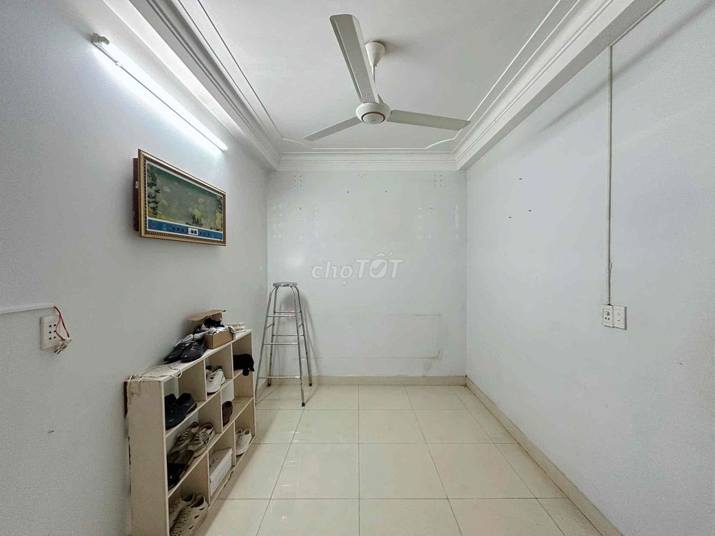Rent a whole floor in the original house, free time.