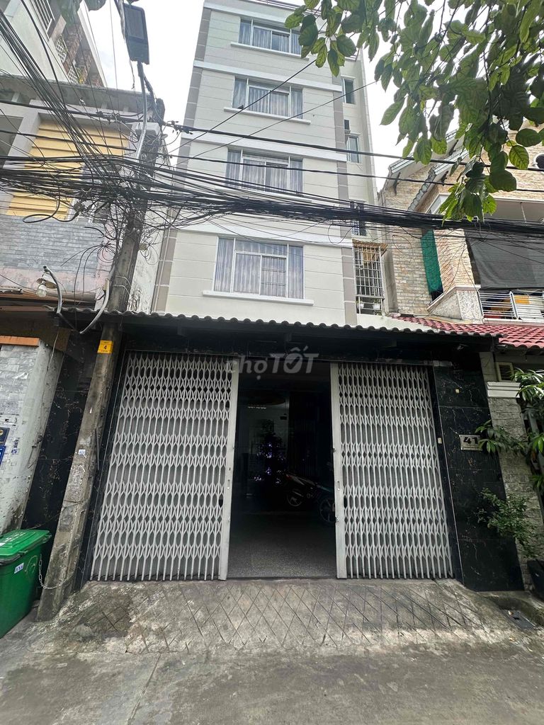 Rent room 300 meters from the University of Public Science.