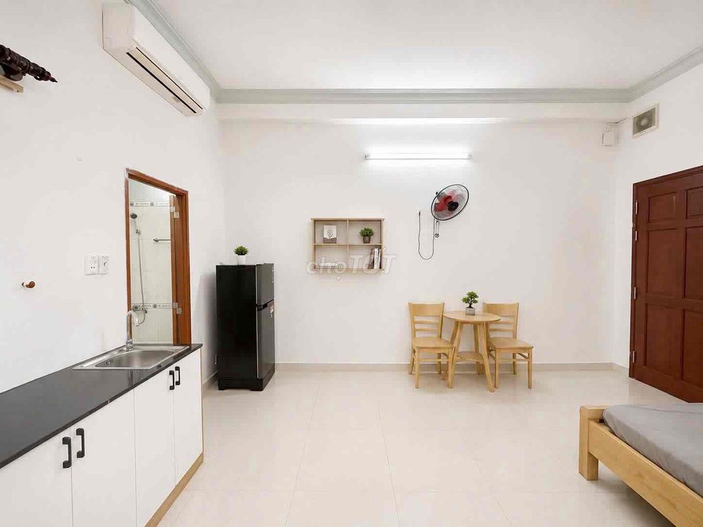 Rent the full-in- K300 furniture right behind the Republictte