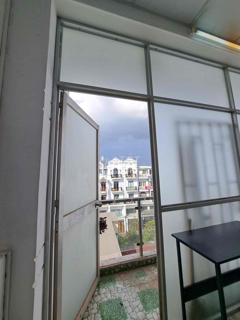 The Station is located in the center of Tân Bình, which is free to move.