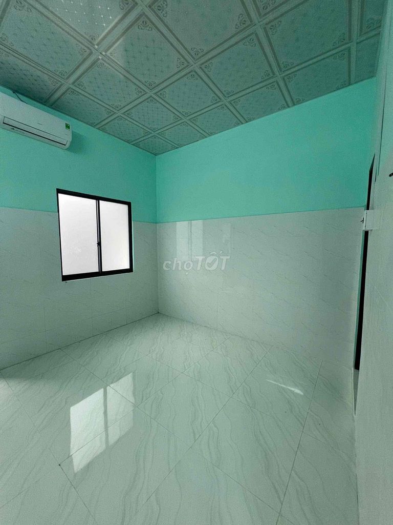 New room built 22 M2 -- 4 million and a half a month -- right at the university of medicine, District 5