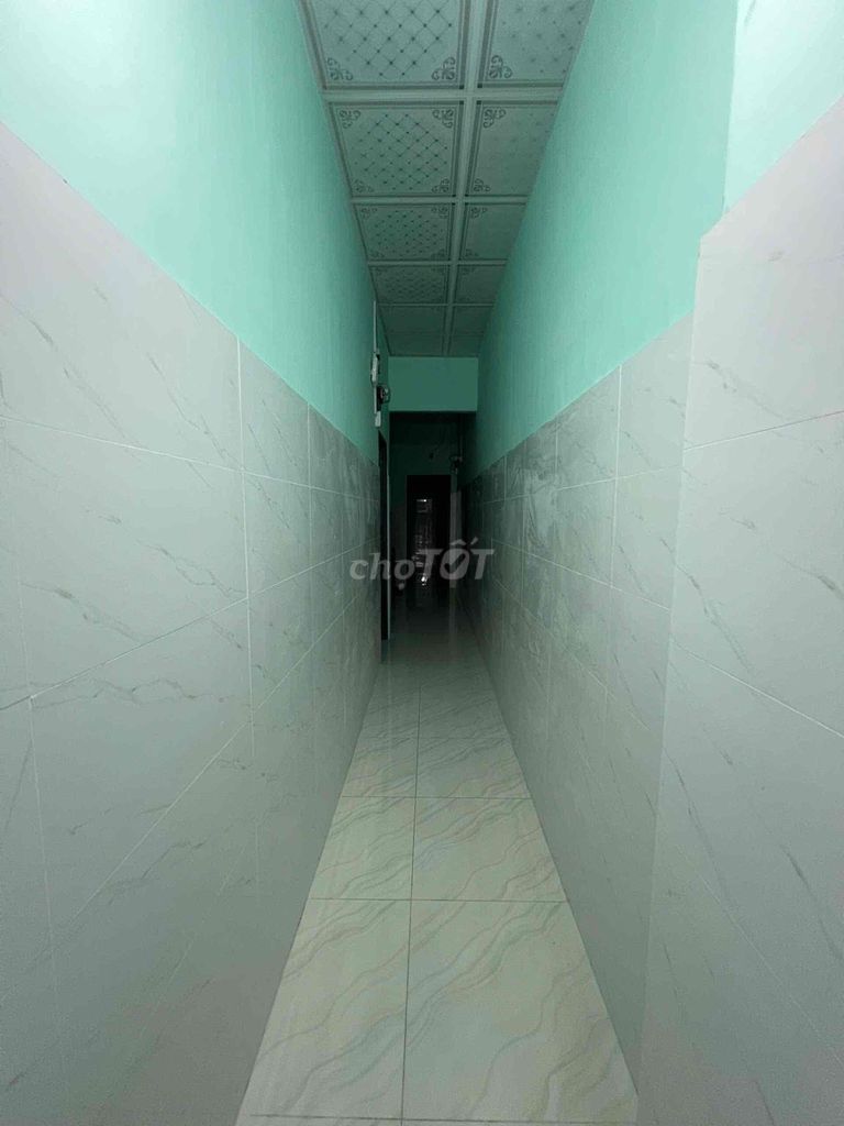 New room built 22 M2 -- 4 million and a half a month -- right at the university of medicine, District 5