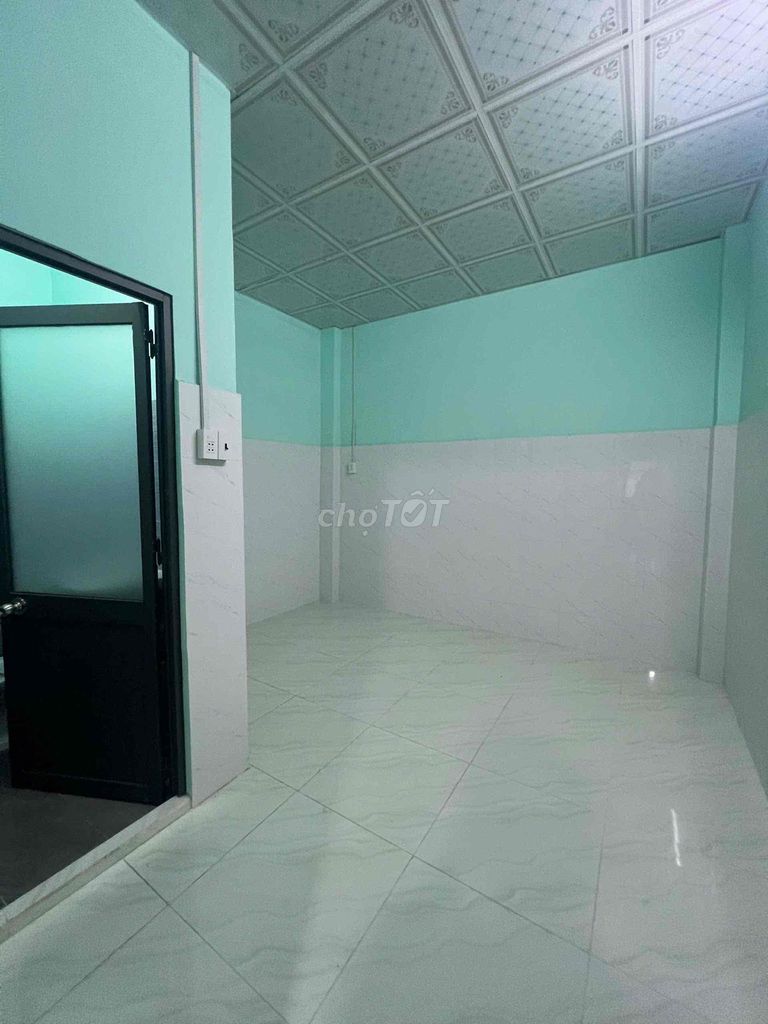 New room built 22 M2 -- 4 million and a half a month -- right at the university of medicine, District 5
