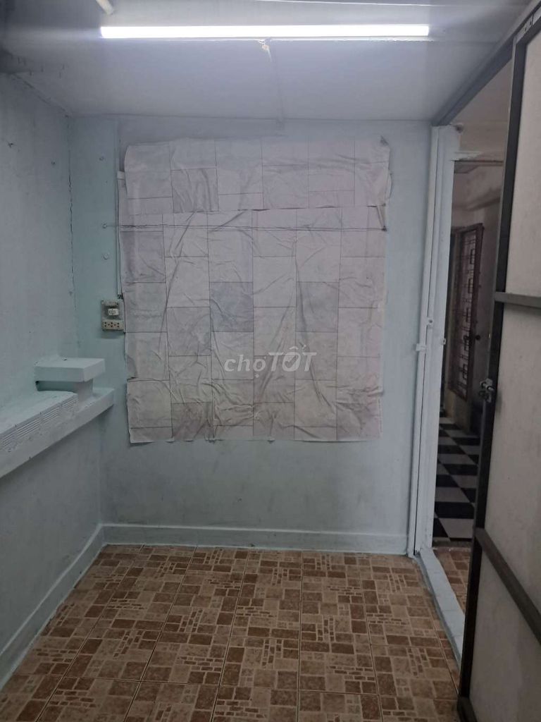 I have two cheap motels from 1 million2 to 1 million6 for you guys to rent.