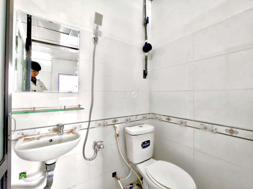 Right in college. New. It's perfect for two or three of you. 100 meters from GoDan