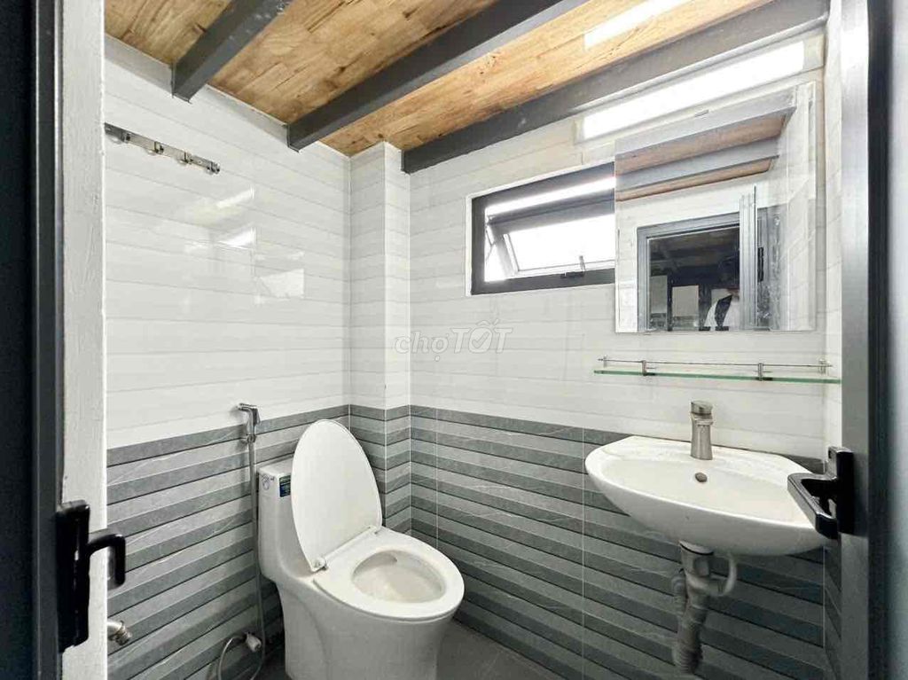 The location is very close to the University of ntt, the full furniture room