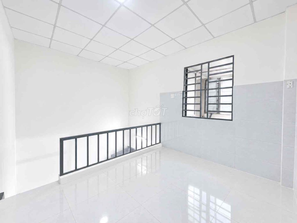It's the owner who rents a room with a guard - a full interior.