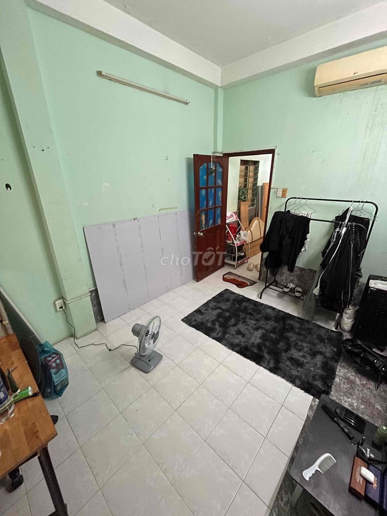 I'm looking for a guy in the same room, nice and clean.