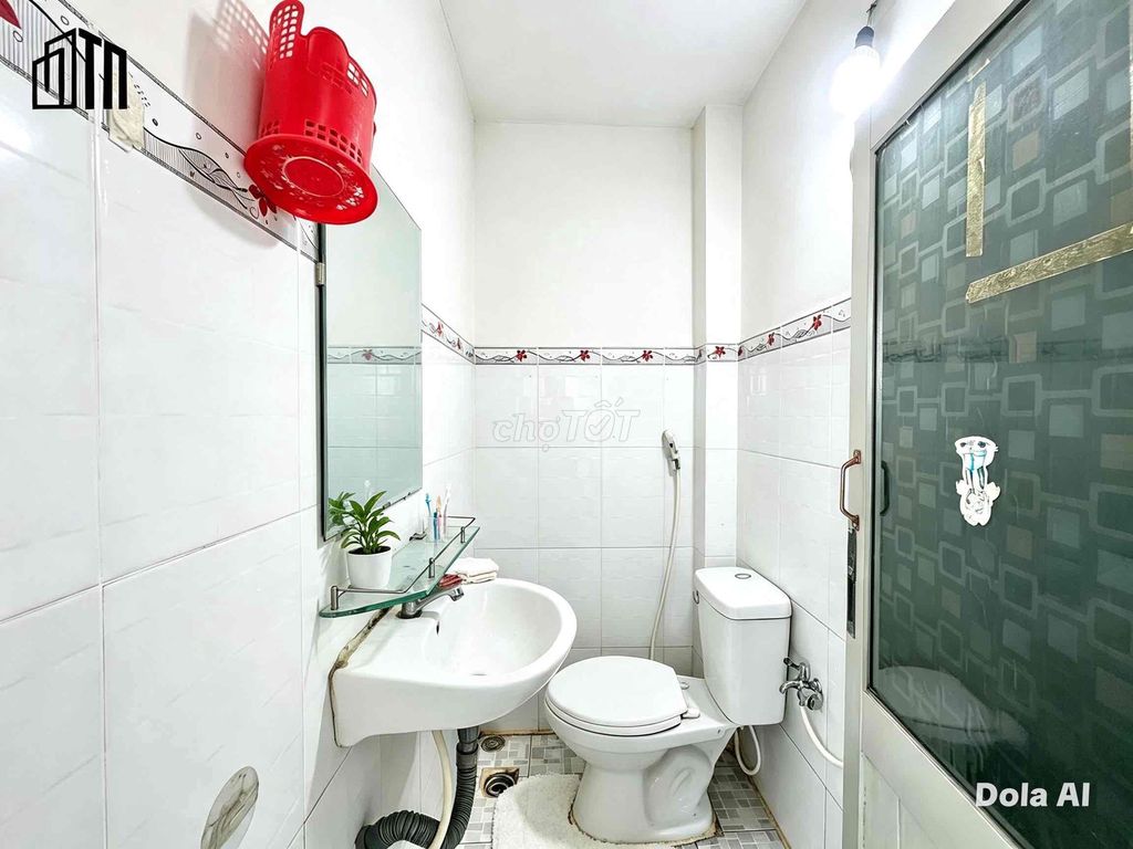 Opening a cheap guard room at the center of Bình Thạnh 4.