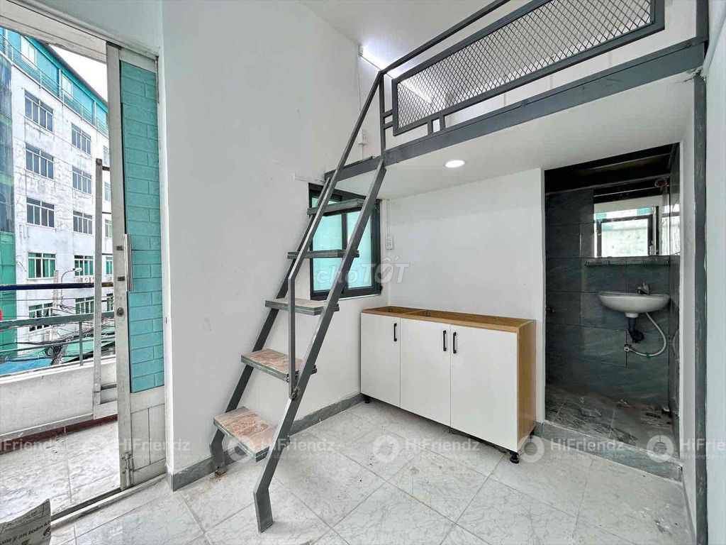Rent the Room of Sticol at the Cold Ice Machine - The Flying Airport.