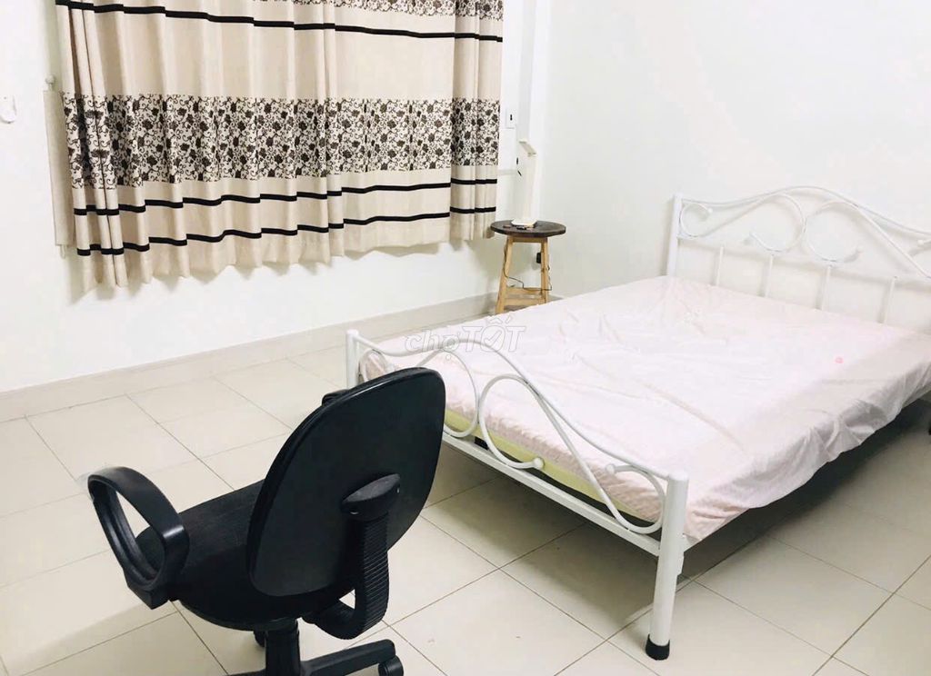 Women's rooms are rented at the Tan Son Nhut airport