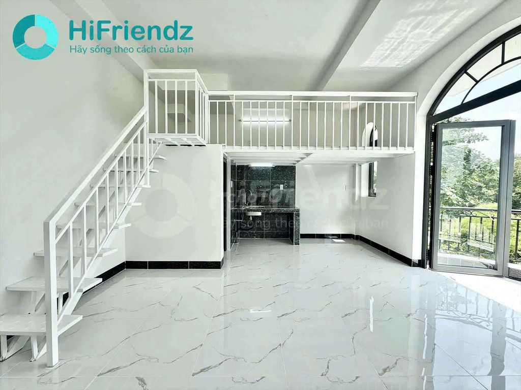 Dupex super wide-split balcony without limiting people to