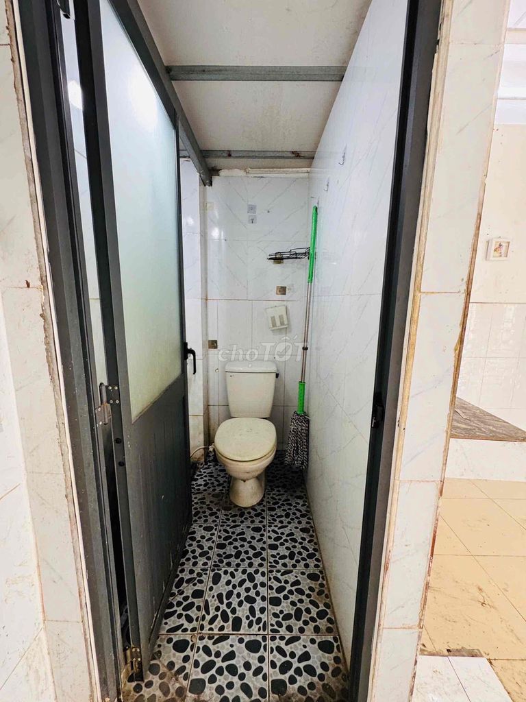 Three million six hundred and fifty-six, renting a Lê Lợi-go-go-go-go-go room.