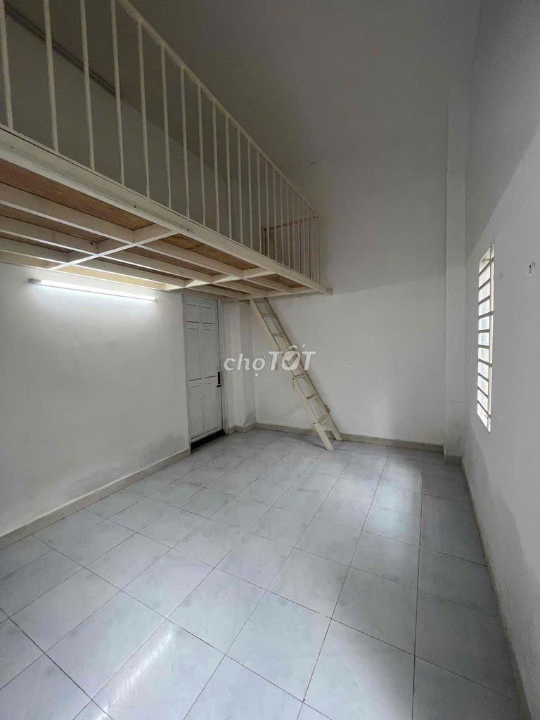 Rent a nice 24 M2-- right off the wronggon pearl-- 6 million a month.