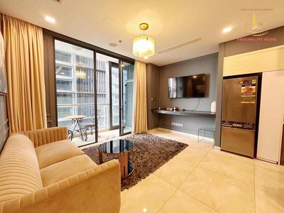 Rent two Laomes golden river district 1-- 30 million a month.