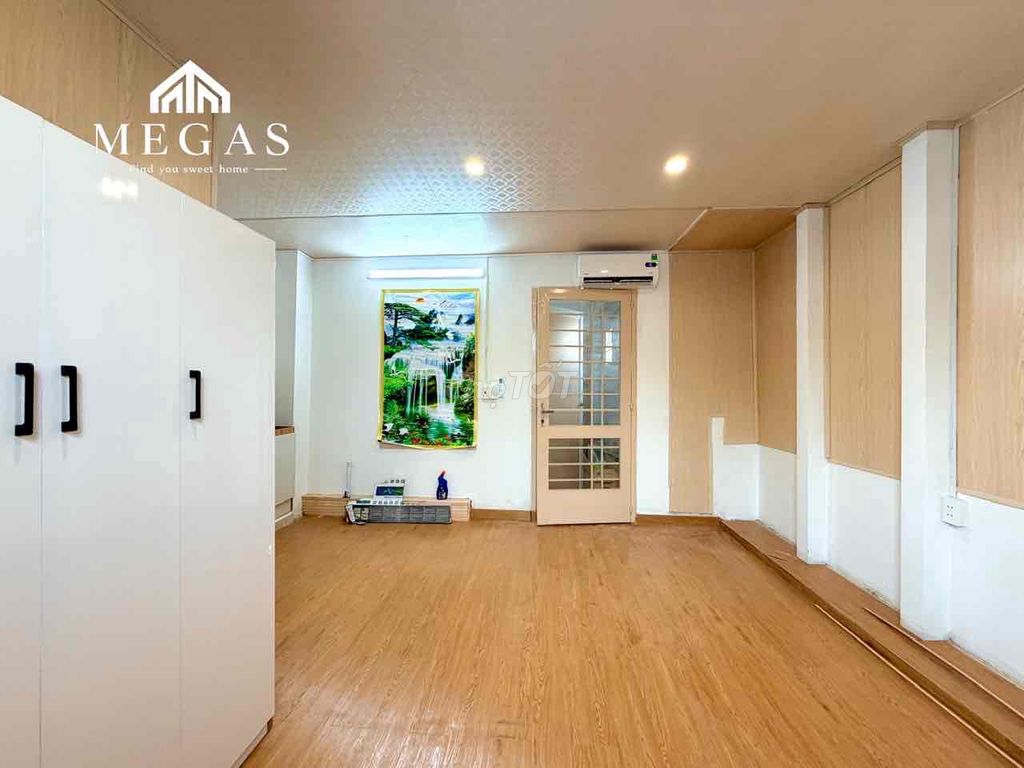 Rent the full-in-house furniture wide open windows at the sergeant.