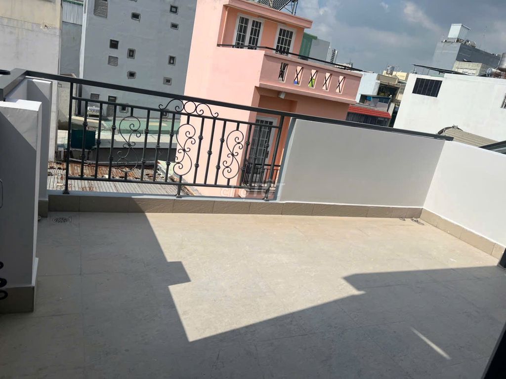 New building. High level, 4 million air conditioning. 4 Green Rows, Uth,ftu,Hutech, 2D, 1D.