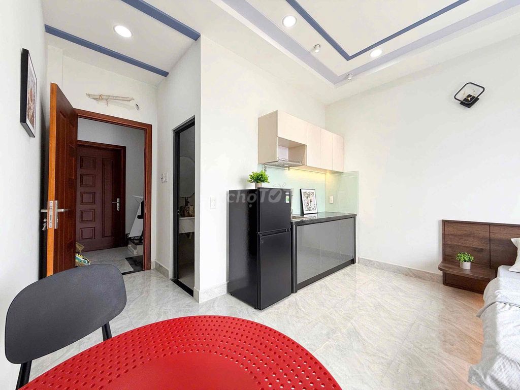 A super-salt balcony studio — 184 5 Trần Bá Giao full of clothes, T10!