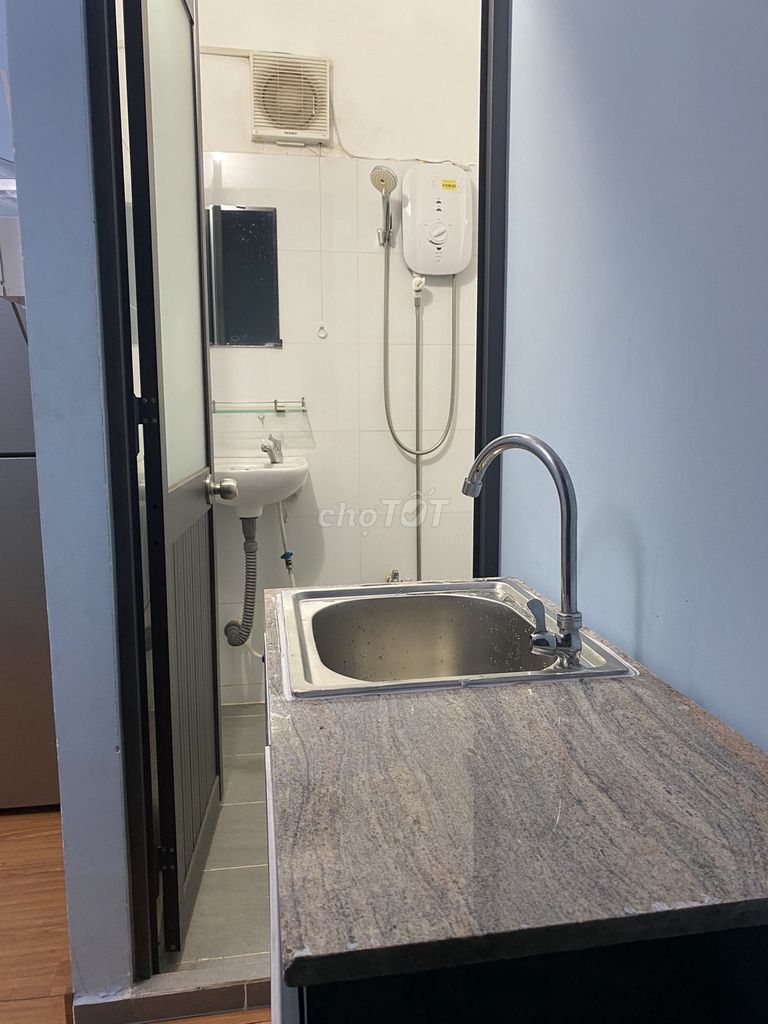 Room 4 million a month, at 34 Q0-770 6 District 3.