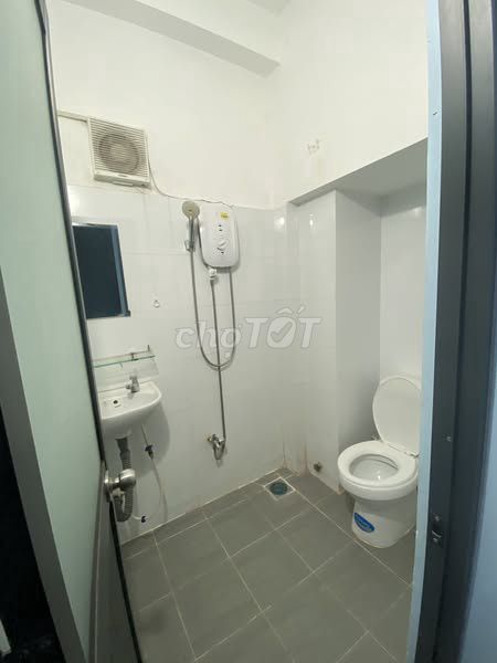Room 4 million a month, at 34 Q0-770 6 District 3.