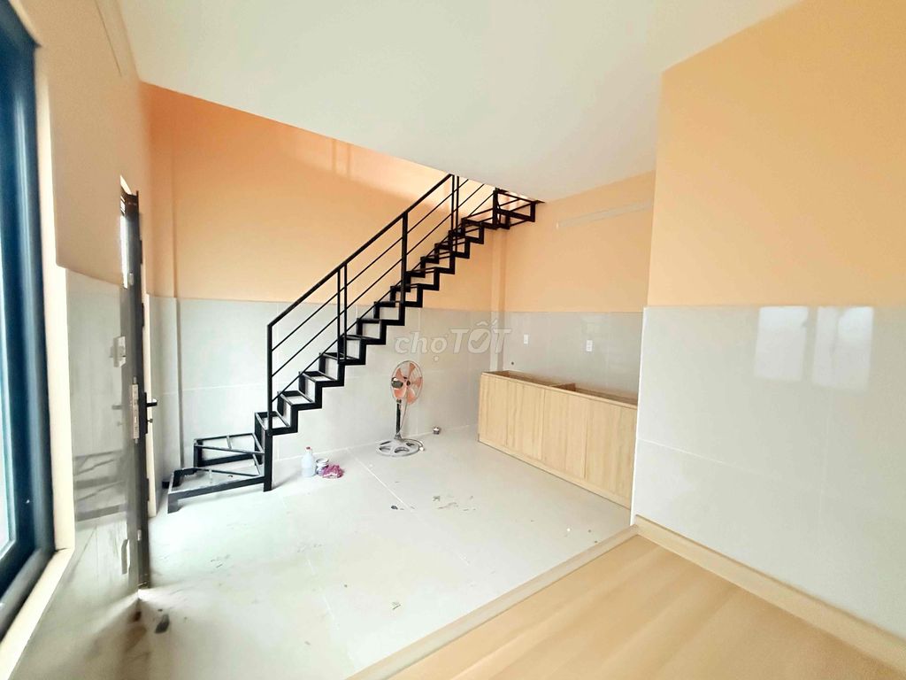The beautiful room is looking for you. There's a nice, clean room.