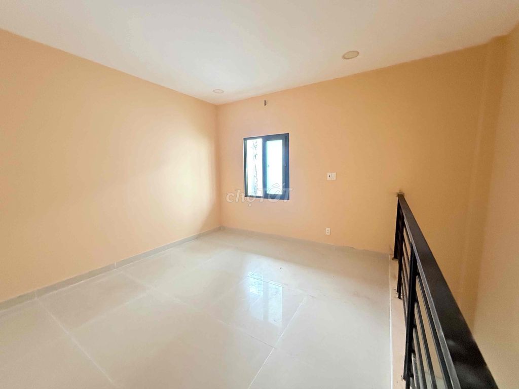 The beautiful room is looking for you. There's a nice, clean room.