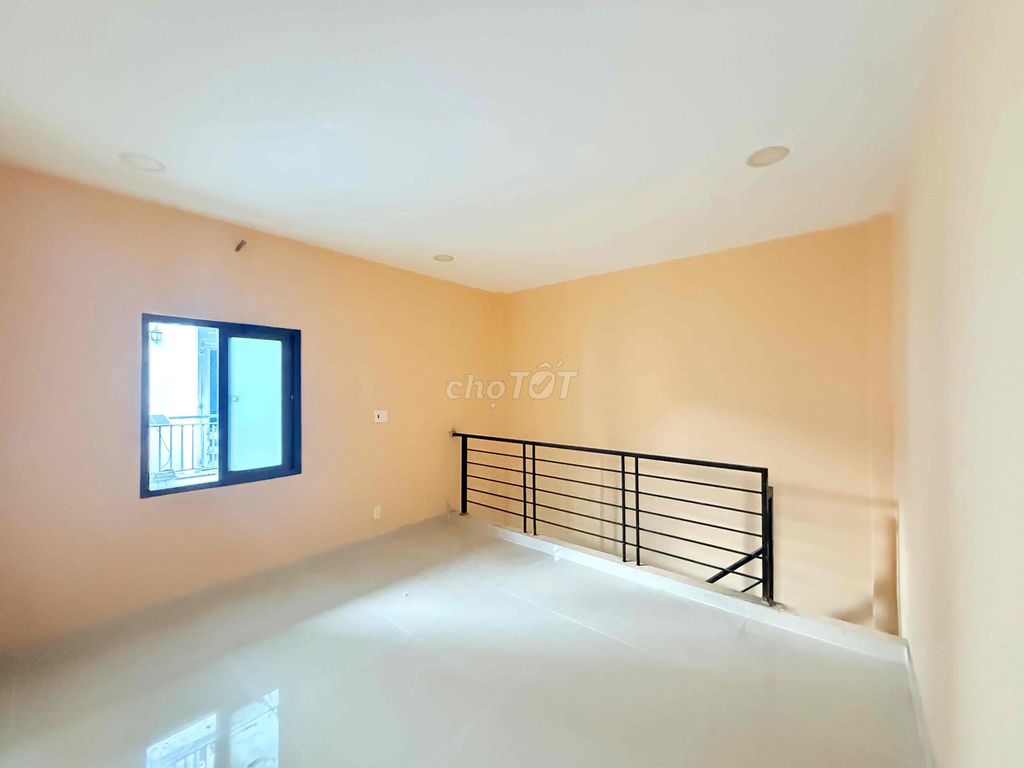The beautiful room is looking for you. There's a nice, clean room.