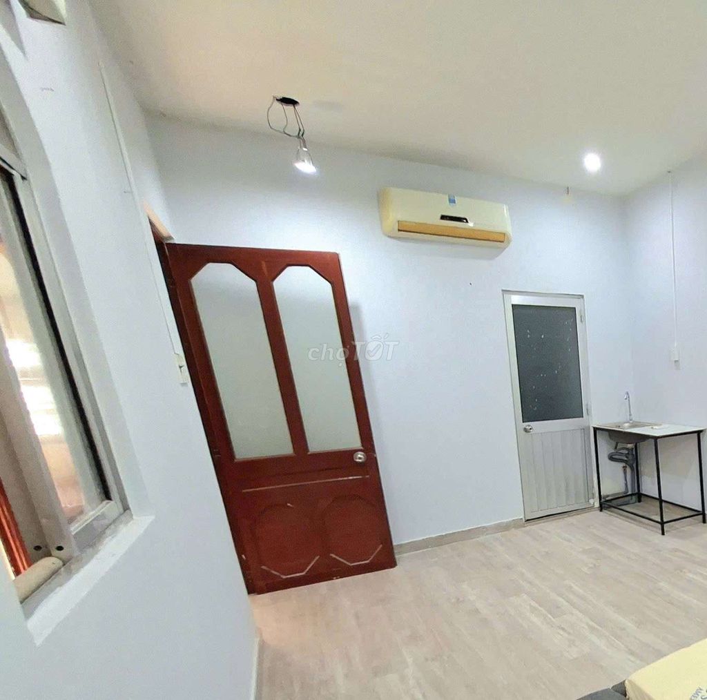 A brand-new interior, cheap, spring toilet.