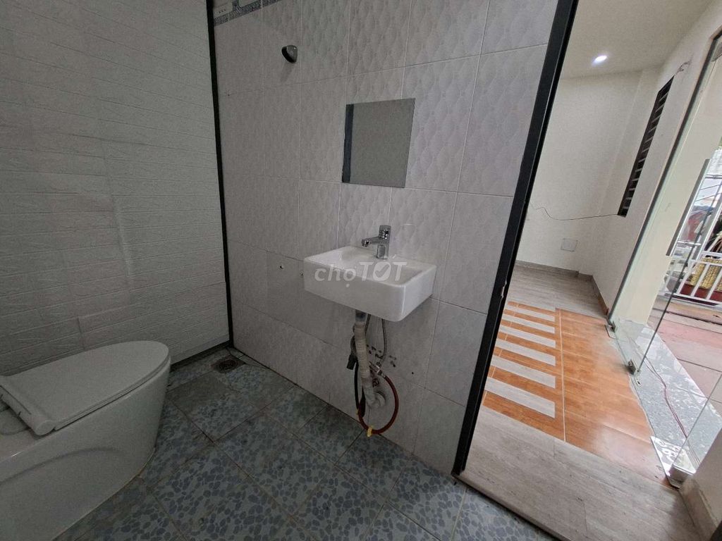 A brand-new interior, cheap, spring toilet.