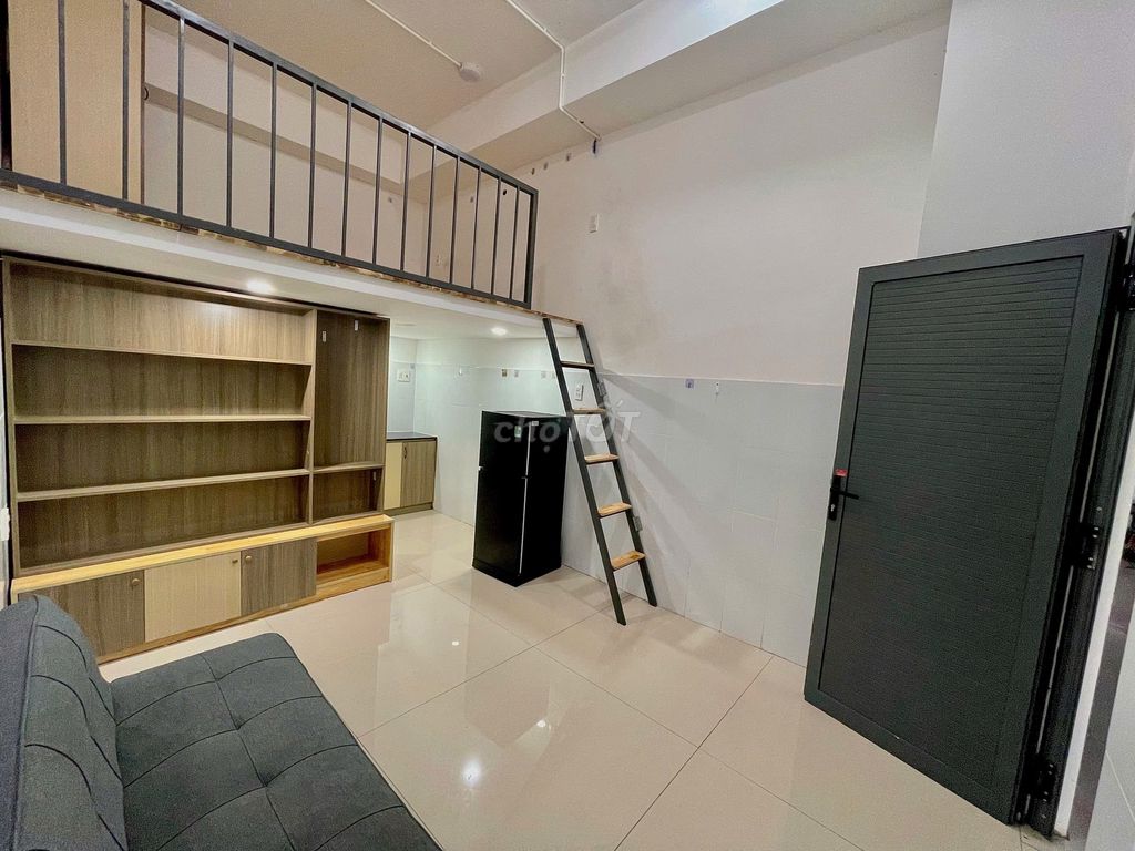 Rent 30 M2 full interiors only 700 M where 44 cars