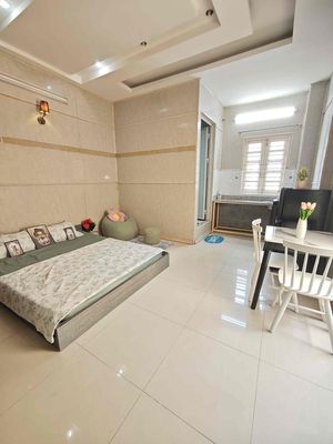 Rent a balcony studio right in the middle of the Spring Market.