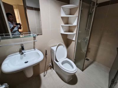 Rent 85 meters, two bedrooms, three toilets. It's 8.5 million.