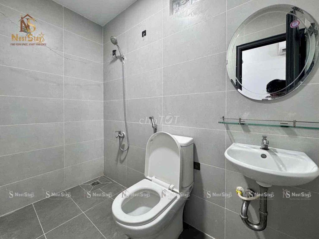 A kitchen bedroom -- super comfortable -- super-security elevator.