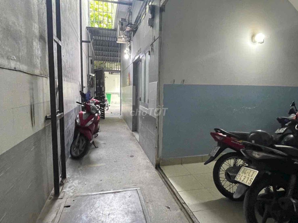 15 Gò Vấp near high school.