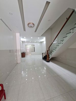 The beautiful one-by-four-story four-story bedroom plus the cold one is 100 meters from aeon.