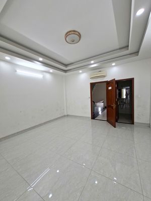 The beautiful one-by-four-story four-story bedroom plus the cold one is 100 meters from aeon.