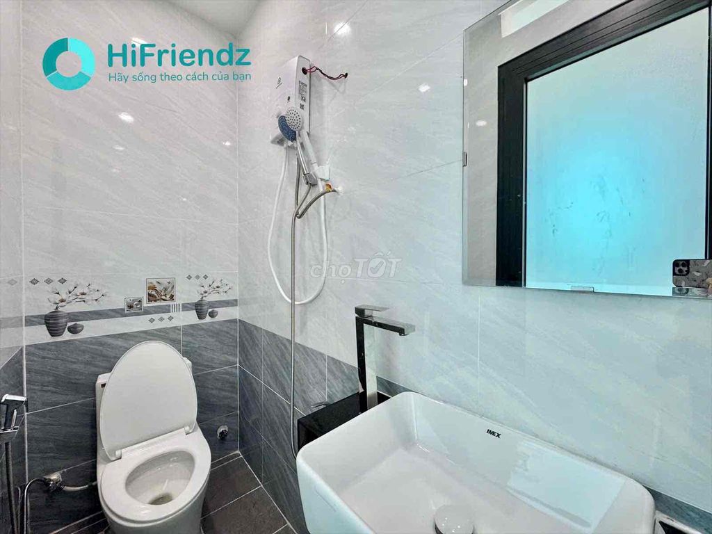 The studio is new. It's a full interior near Cầu Nguyễn Văn Cừ. Five districts.